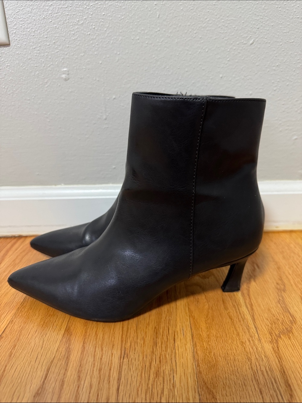 Madden Girl Black Pointed Toe Leather Ankle Booties